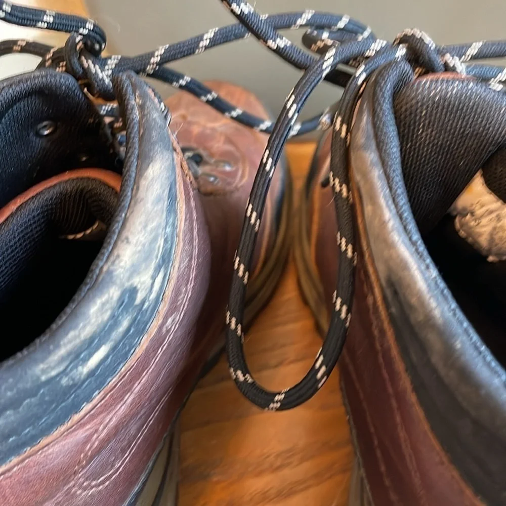 🧥 Timberland boys brown and black leather hiking boots 22913